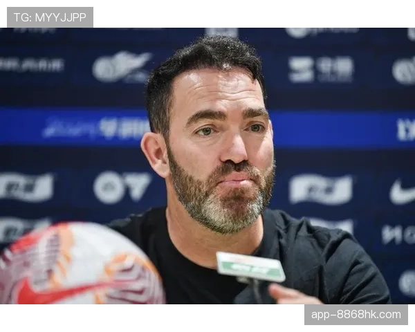 苏亚雷斯训练完回家直接啃牛排，这哪是吃饭，分明是喂猛兽