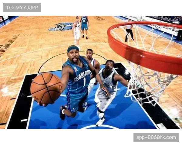 巴郎·戴维斯无球跑动制造错位，改变快船进攻节奏